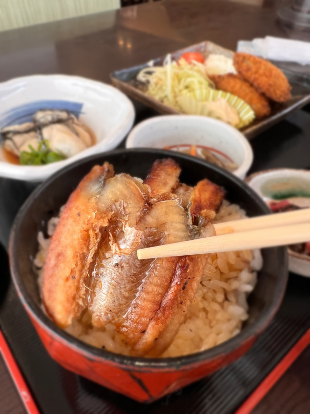 お食事宮島観光センター鳥居屋には広島名物のお食事やお土産が勢ぞろい