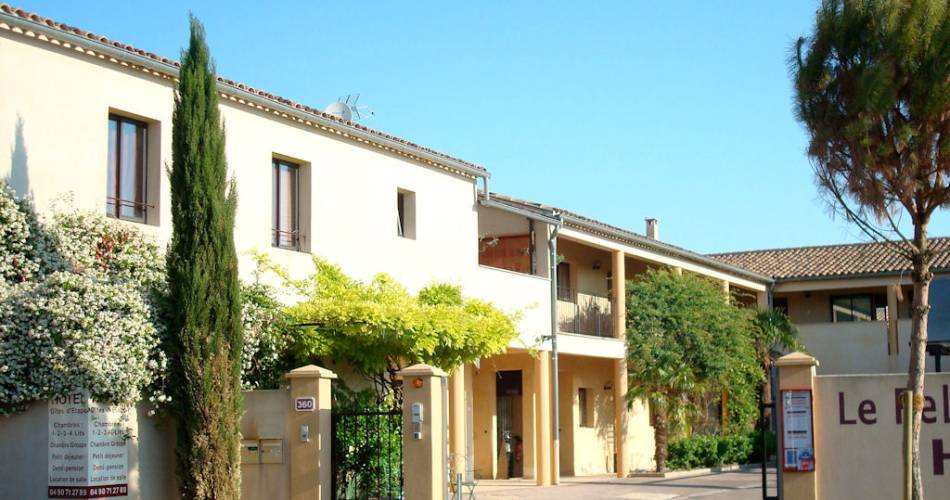 Hotel, Châtonneyre de